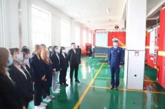 齊齊哈爾消防邀請(qǐng)齊齊哈爾大學(xué)師生走進(jìn)“紅門”零距離體驗(yàn)消防之旅